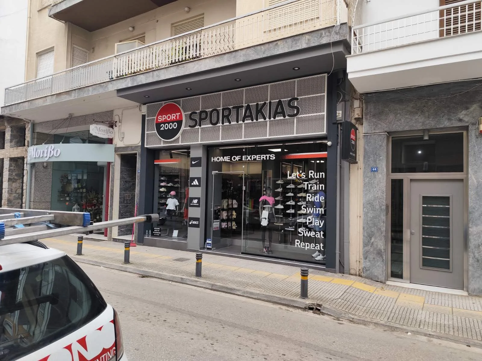 Sportakias · Πρόσοψη